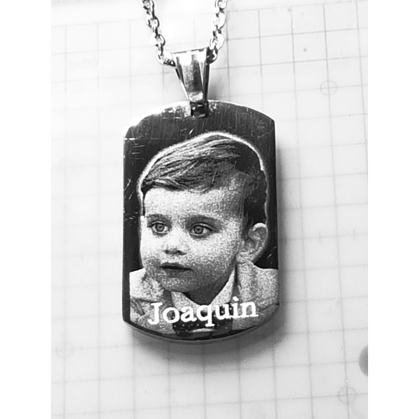 ID bricka i rostfritt med fotot