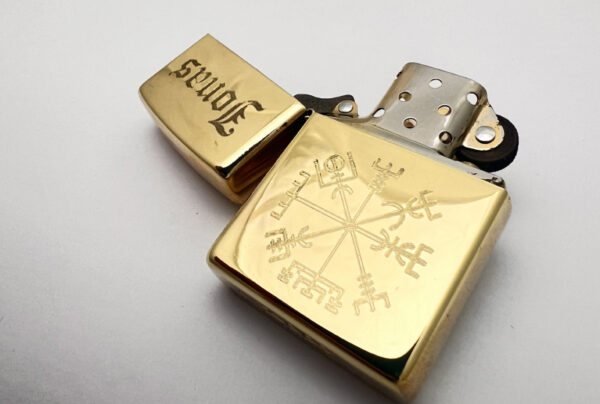 Zippo Gold"high Polish" inkl. GRAVYR
