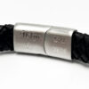 Armband med hemligt gravyr