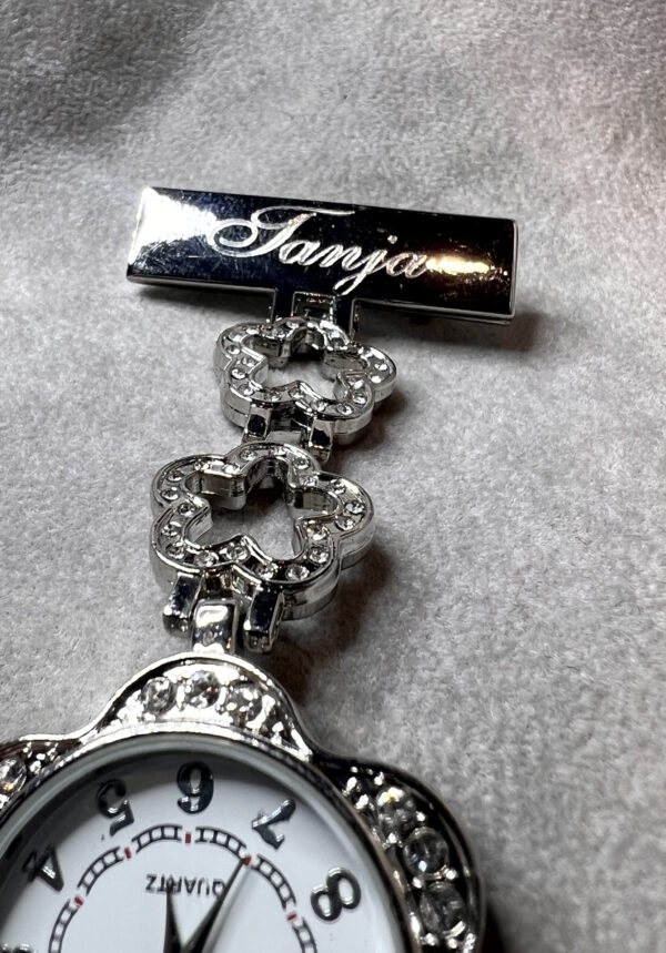 Sjuksköterskeklocka blingbling/ Batteridrivet /GRAVYR Inkl.