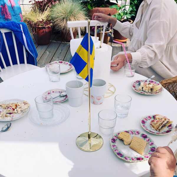 Flaggstång slät mässingspläterad H42cm m flagga